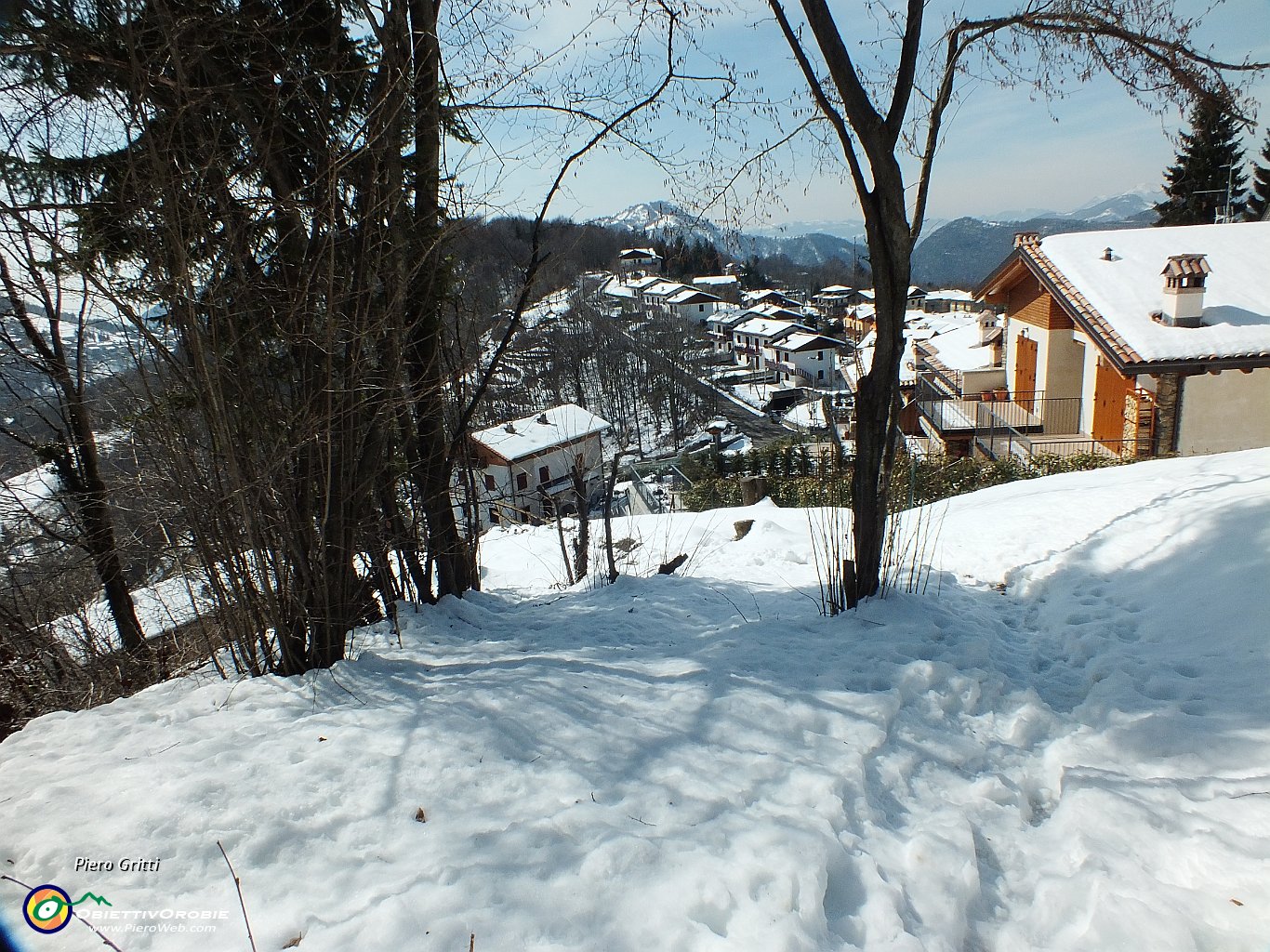 05 Sentiero 537 , ed è subito neve .JPG